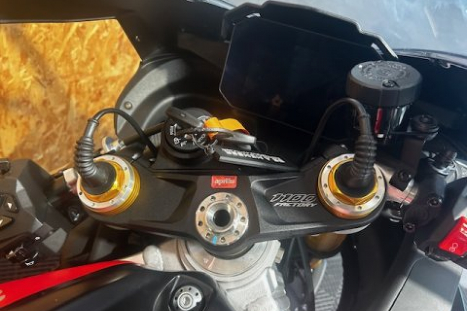 APRILIA 1100 RSV4 FACTORY 2023, Saint-Étienne, Diagnostic Moto Casse