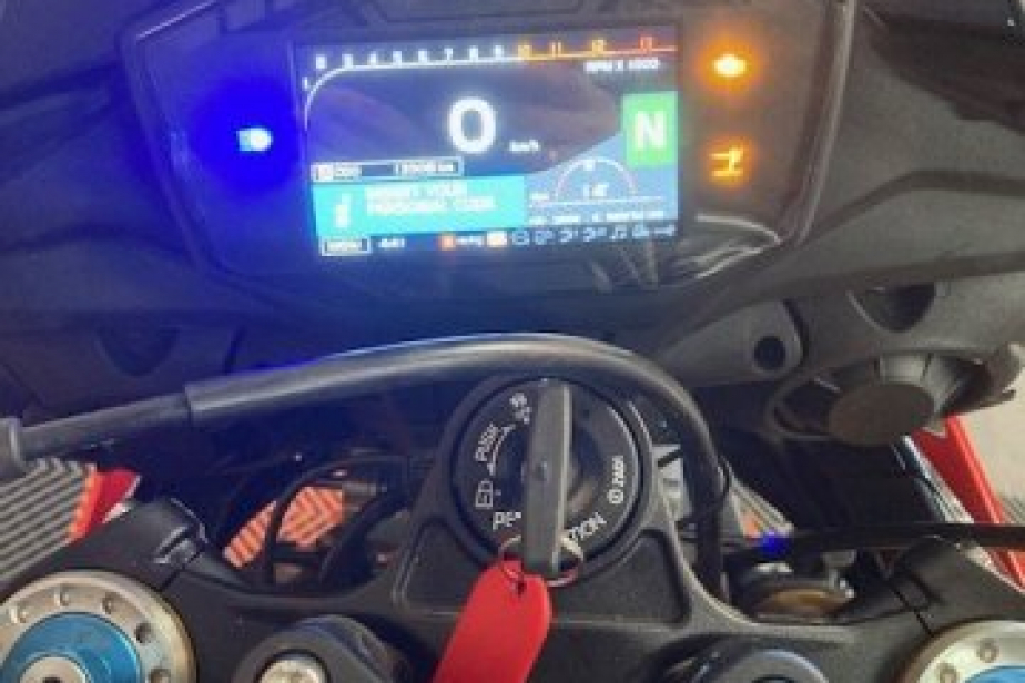 APRILIA 1100 TUONO V4 FACTORY 2018, Saint-Étienne, Diagnostic Moto Casse