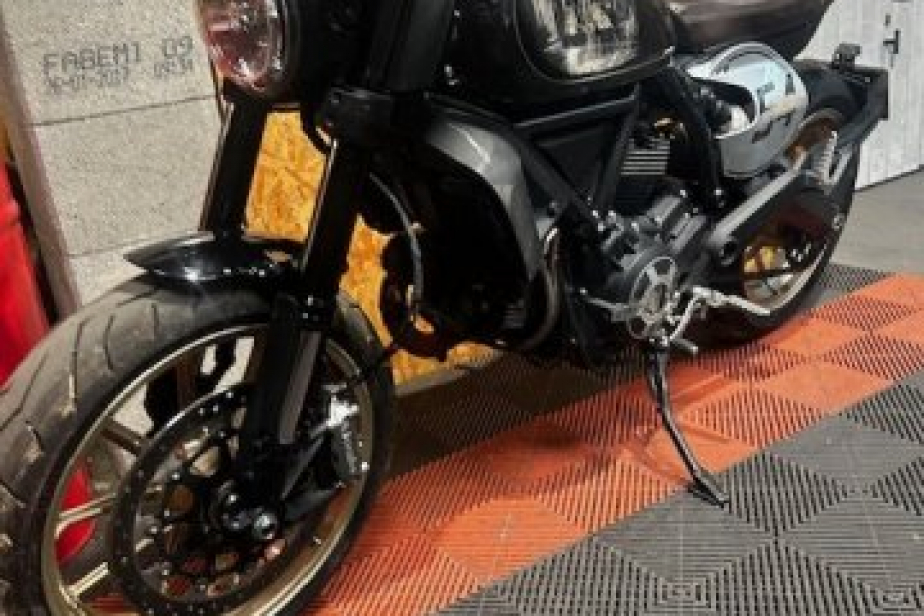 DUCATI 800 SCRAMBLER CAFE RACER 2017, Saint-Étienne, Diagnostic Moto Casse