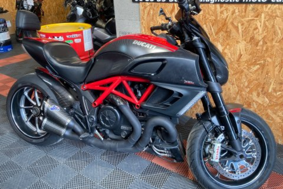 DUCATI DIAVEL 2011 RED CARBON, Saint-Étienne, Diagnostic Moto Casse