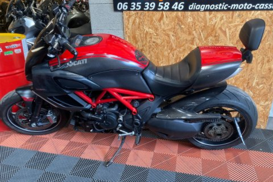 DUCATI DIAVEL 2011 RED CARBON, Saint-Étienne, Diagnostic Moto Casse