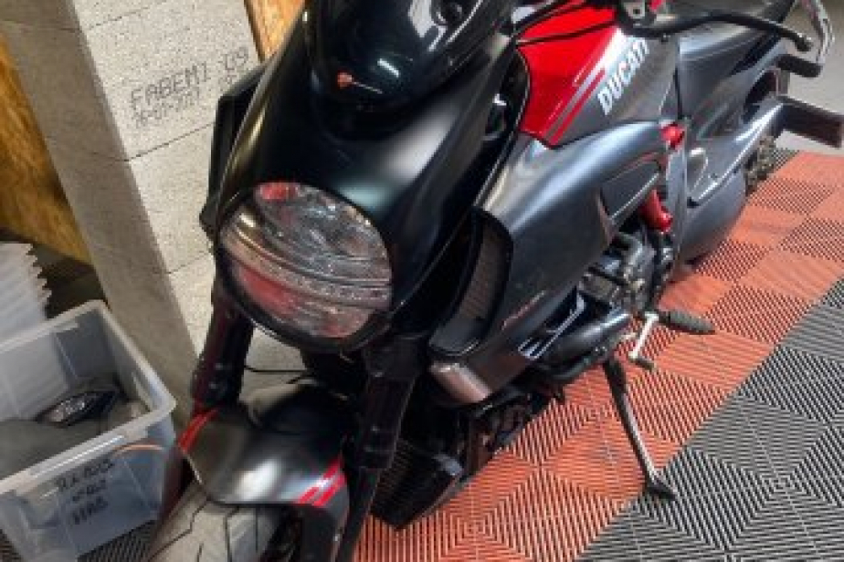 DUCATI DIAVEL 2011 RED CARBON, Saint-Étienne, Diagnostic Moto Casse