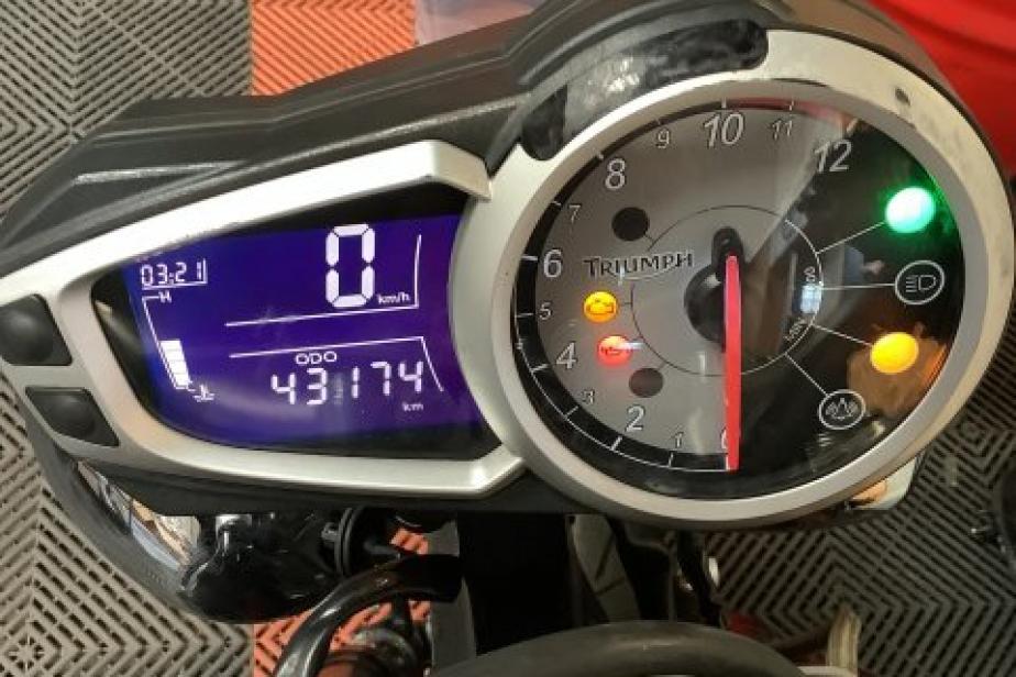 Triumph 1050 Speed Triple 2010, Saint-Étienne, Diagnostic Moto Casse
