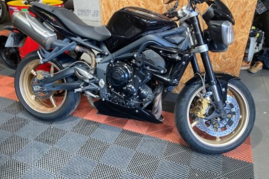 TRIUMPH 675 R STREET TRIPLE 2012 BLACK PHANTOM, Saint-Étienne, Diagnostic Moto Casse