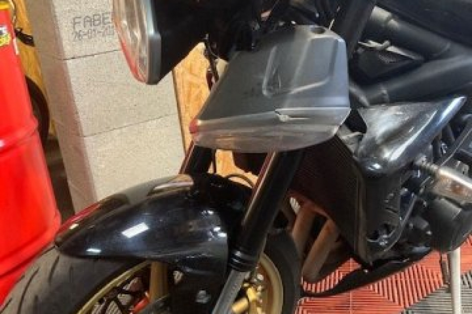 TRIUMPH 675 R STREET TRIPLE 2012 BLACK PHANTOM, Saint-Étienne, Diagnostic Moto Casse