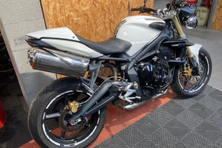 TRIUMPH 675 STREET TRIPLE 2008, Saint-Étienne, Diagnostic Moto Casse