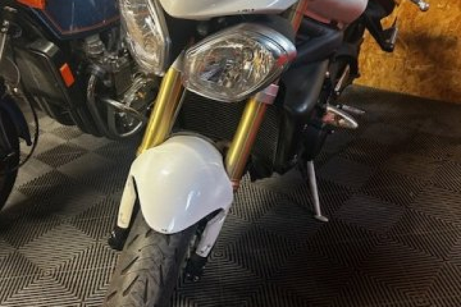 TRIUMPH 675 STREET TRIPLE 2011, Saint-Étienne, Diagnostic Moto Casse