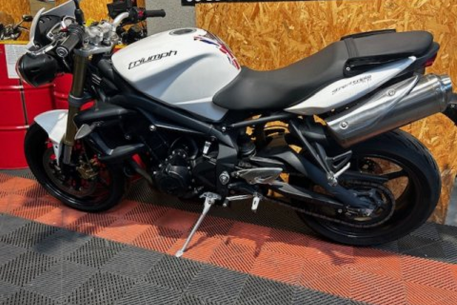 TRIUMPH 675 STREET TRIPLE 2011, Saint-Étienne, Diagnostic Moto Casse
