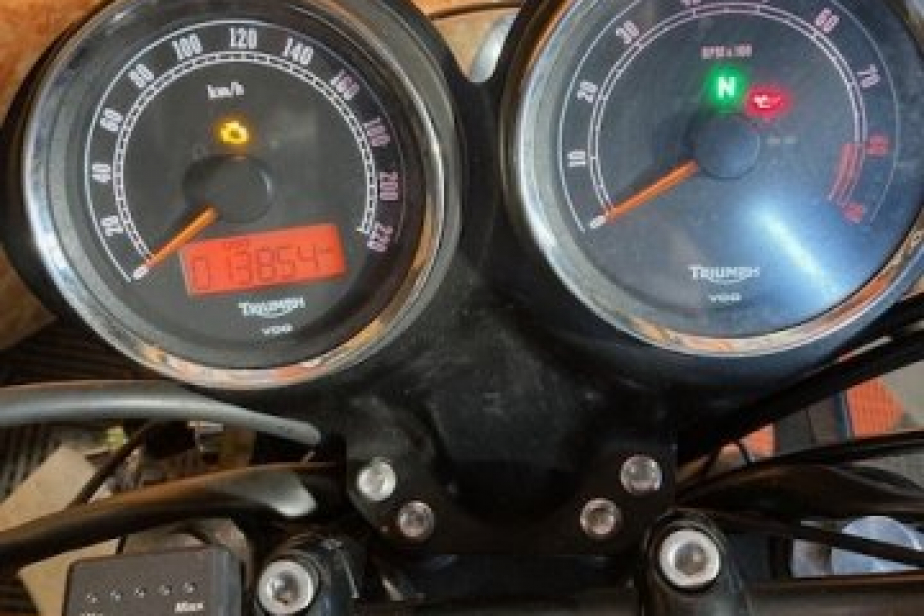 TRIUMPH BONNEVILLE T 100 2016, Saint-Étienne, Diagnostic Moto Casse