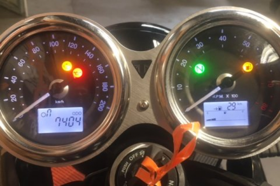 TRIUMPH BONNEVILLE T100 BLACK 2017 7404 KM, Saint-Étienne, Diagnostic Moto Casse