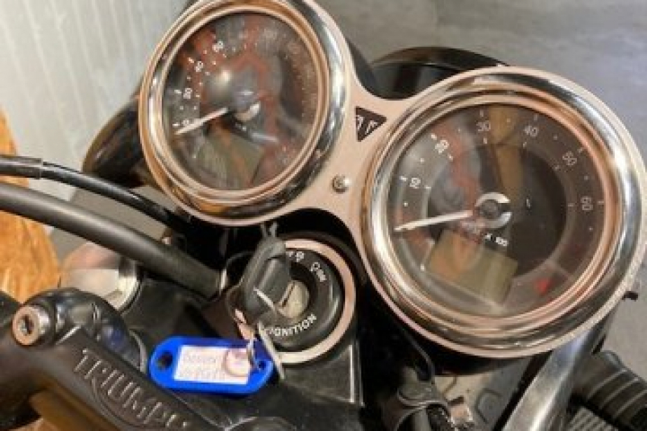 TRIUMPH BONNEVILLE T100 BLACK, Saint-Étienne, Diagnostic Moto Casse