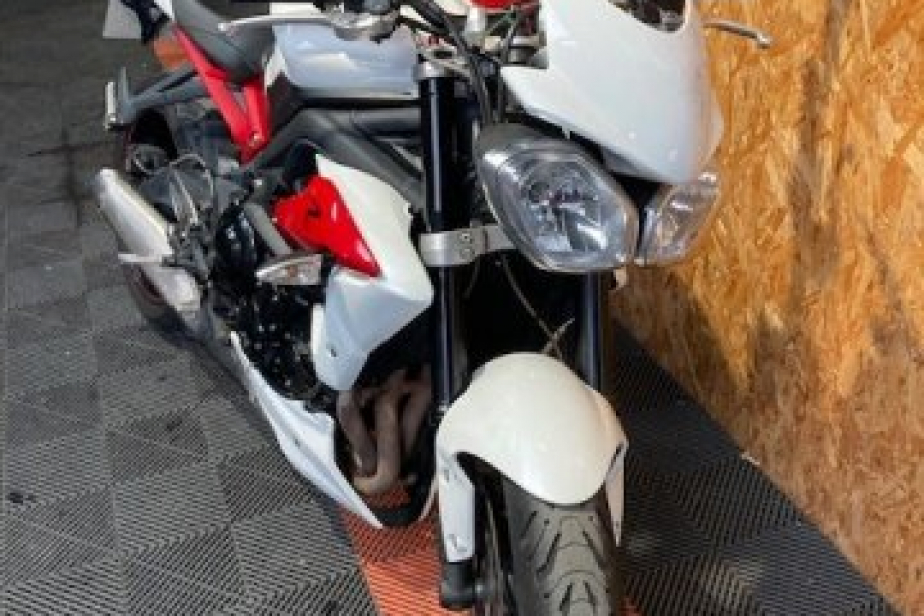 TRIUMPH STREET TRIPLE 675 R 2014, Saint-Étienne, Diagnostic Moto Casse