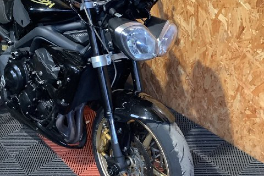 TRIUMPH STREET TRPILE 675 R 2011, Saint-Étienne, Diagnostic Moto Casse