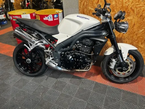 Pieces détachées  TRIUMPH 1050 SPEED TRIPLE 2009 à Caen, Saint-Étienne, Diagnostic Moto Casse
