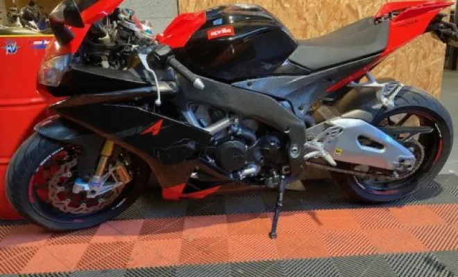 APRILIA 1000 RSV4 FACTORY 2011, Saint-Étienne, Diagnostic Moto Casse