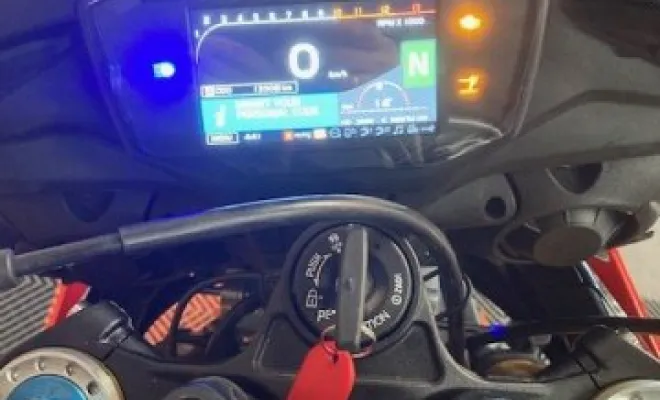 APRILIA 1100 TUONO V4 FACTORY 2018, Saint-Étienne, Diagnostic Moto Casse