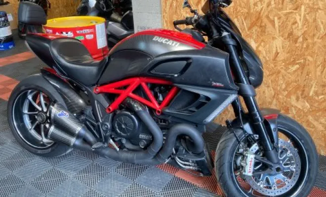 DUCATI DIAVEL 2011 RED CARBON, Saint-Étienne, Diagnostic Moto Casse