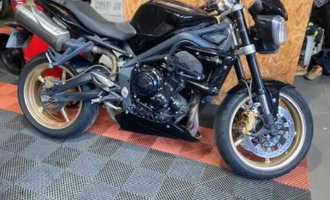 TRIUMPH 675 R STREET TRIPLE 2012 BLACK PHANTOM, Saint-Étienne, Diagnostic Moto Casse