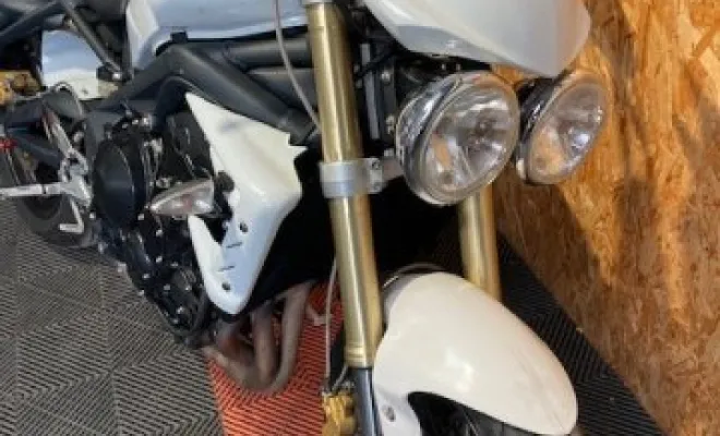 TRIUMPH 675 STREET TRIPLE 2008, Saint-Étienne, Diagnostic Moto Casse