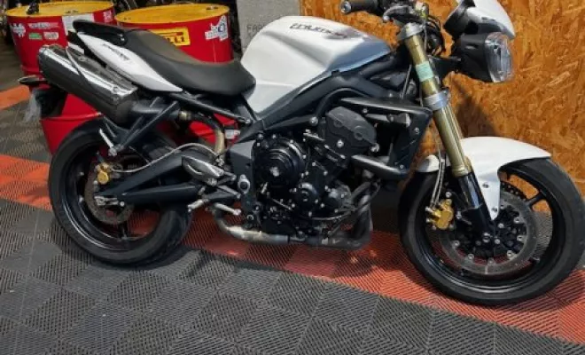 TRIUMPH 675 STREET TRIPLE 2011, Saint-Étienne, Diagnostic Moto Casse