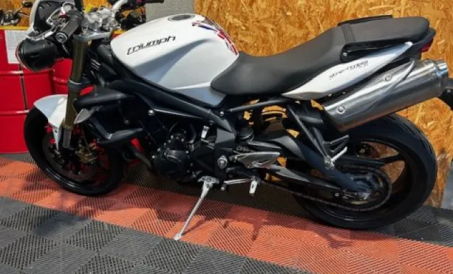 TRIUMPH 675 STREET TRIPLE 2011, Saint-Étienne, Diagnostic Moto Casse